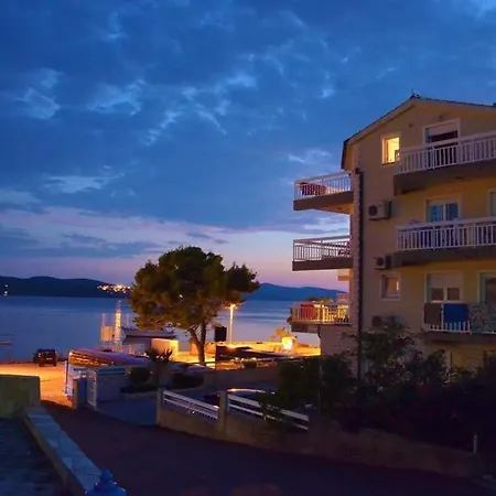Apartment In With Sea View, Balcony, Air Conditioning, Wi-fi Trogir