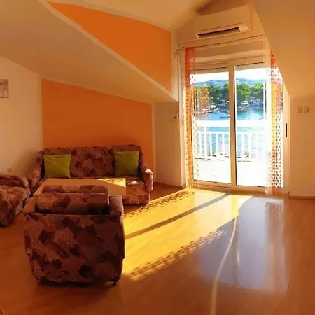 Apartment In With Sea View, Balcony, Air Conditioning, Wi-fi Trogir