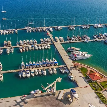 Apartment In With Sea View, Balcony, Air Conditioning, Wi-fi *