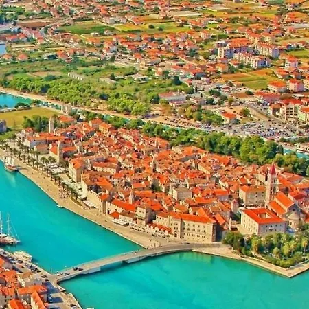 In With Sea View, Balcony, Air Conditioning, Wi-fi Apartment Trogir