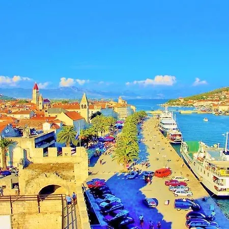 Apartment In With Sea View, Balcony, Air Conditioning, Wi-fi Trogir