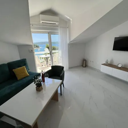 In With Sea View, Balcony, Air Conditioning, Wi-fi Apartment