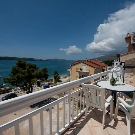 In With Sea View, Balcony, Air Conditioning, Wi-fi Apartment *