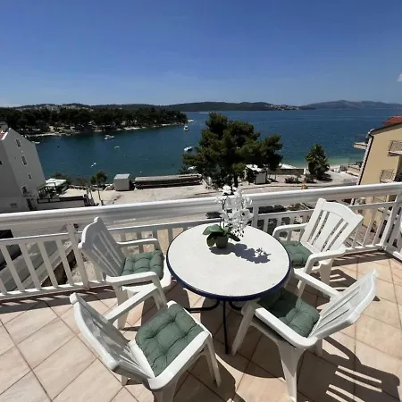 Apartment In With Sea View, Balcony, Air Conditioning, Wi-fi *