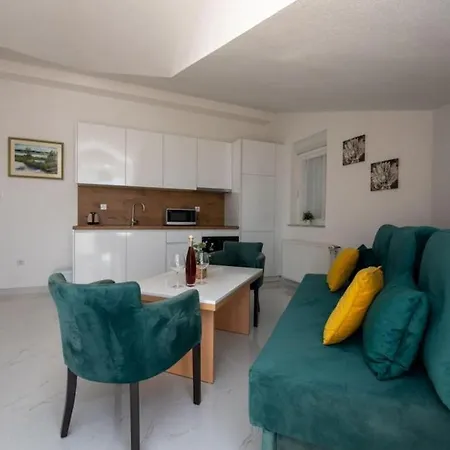 Apartment In With Sea View, Balcony, Air Conditioning, Wi-fi Trogir