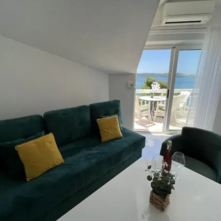 In With Sea View, Balcony, Air Conditioning, Wi-fi Apartment